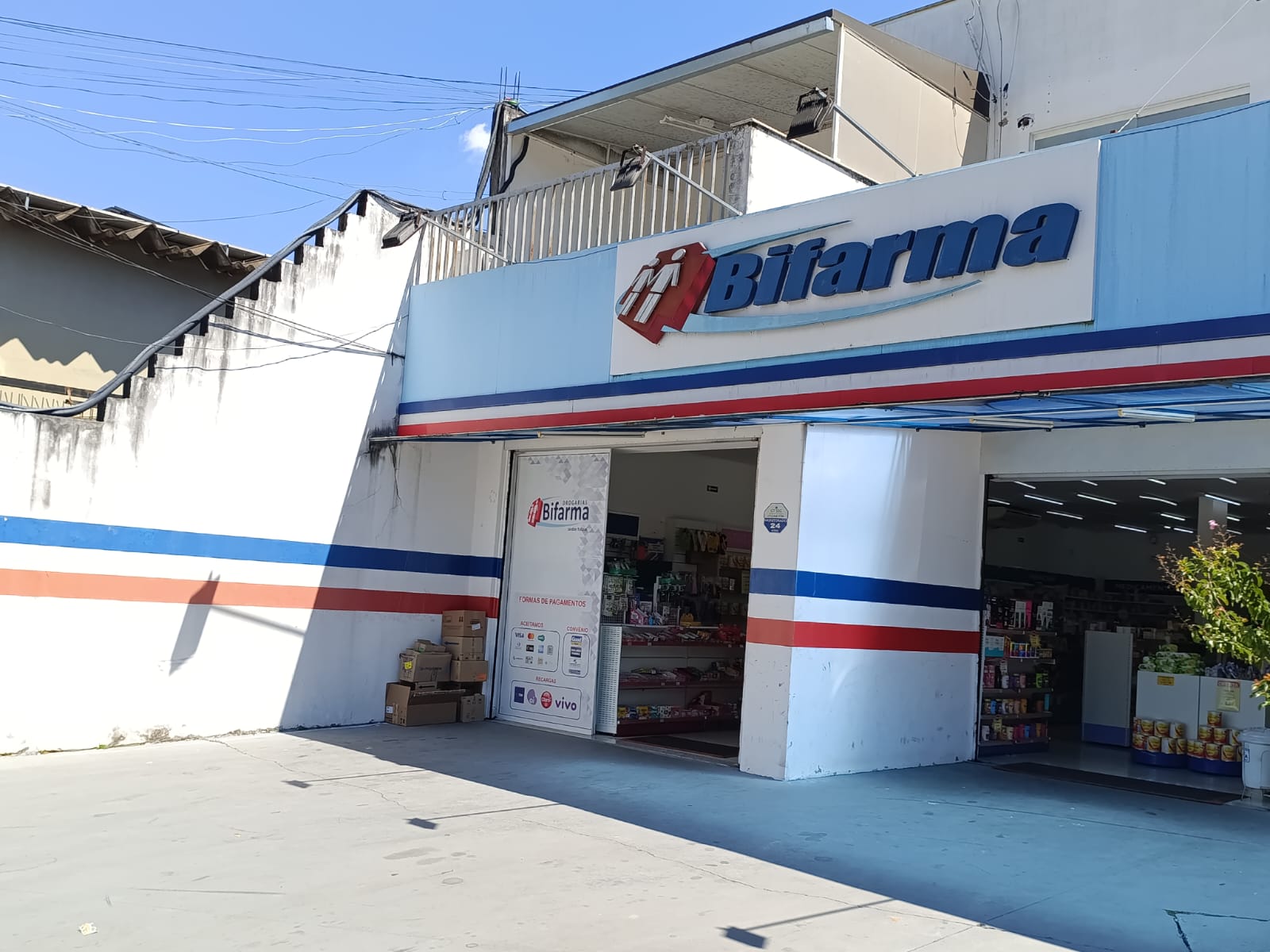 Fachada Drogarias Bifarma